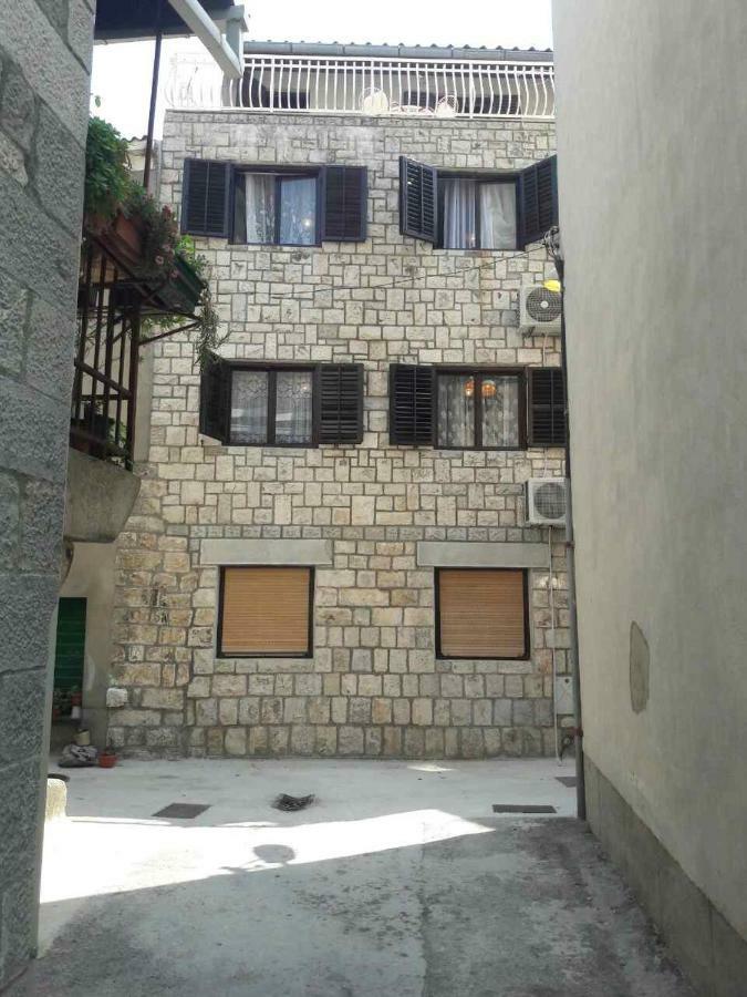 Suncica Apartments Каштела Экстерьер фото